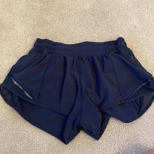 Lululemon hotty hot 2” shorts